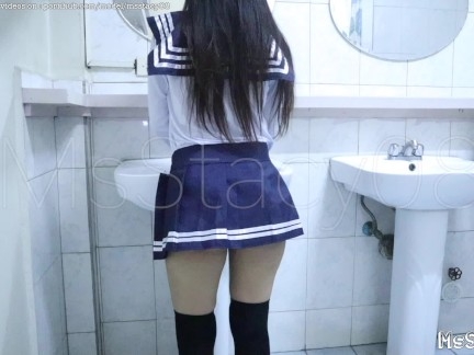 Азиатская школьница трахается в общественном туалете с незнакомцем - Pinay Sex