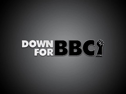 Вниз для BBC Andrea Kelly не может перестать сосать черный хуй