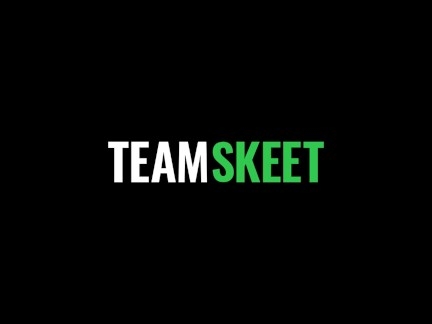 TeamSkeet - Очаровательная миниатюрная девушка Коко Лавлок за кулисами, интервью с бонусным трахом
