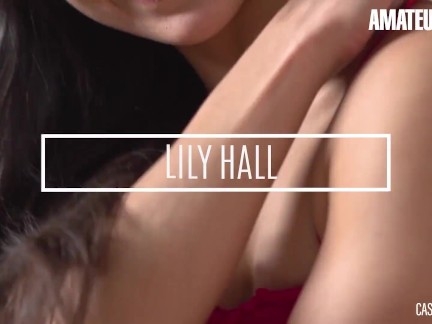 ЕВРО-ЛЮБИТЕЛЬ - Красивая брюнетка Лили Холл насладилась своим первым трахом на кастинге