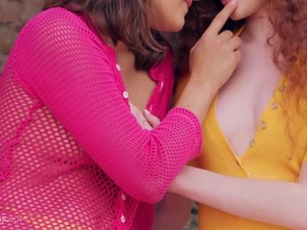 УЛЬТРАФИЛЬМЫ Две удивительные модели из Восточной Европы Софили и Элли Луна занимаются страстным сексом в этом видео